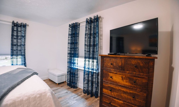 Sugarcreek House | Grandma’s Place - Steps from Downtown Sugarcreek