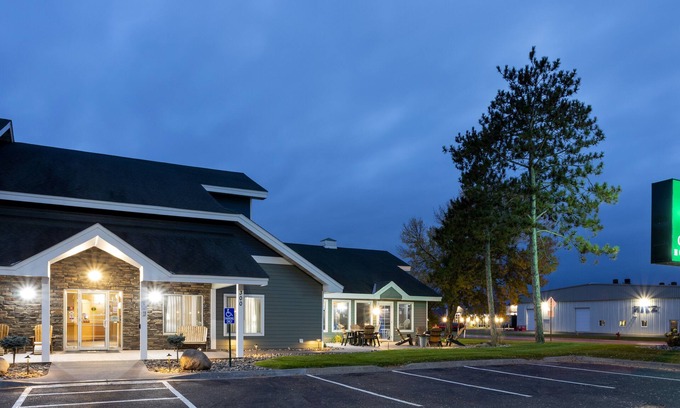Cambridge Hotel | GrandStay Hotel & Suites