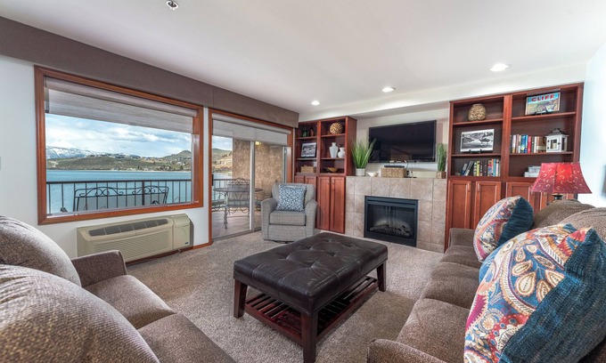 Chelan Condo | GrandView 204 - Luxury 2 Bedroom Waterfront Condo