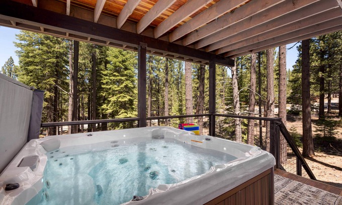 Country Club Estates House | Grandview Manor - Hot tub, foosball, family fun!