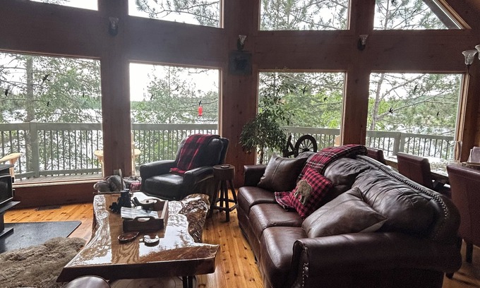 Temagami Ski Chalet | Granite Lake Chalet - waterfront Temagami/Hot Tub