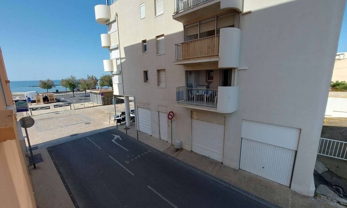 Le Grau-dʼAgde Apartment | Grau d'Agde: Renovated 2P apartment 20m from beach