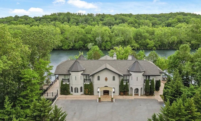 Shepherdstown Other | Graycliff Retreat:Unforgettable experience at this 11BR Estate;Game Room+Hot tub