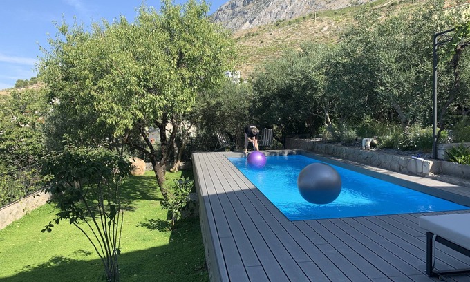 Duce House | Great 4-bedroom villa w heated eco pool