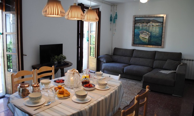 Blanes Apartment | Great Apartment 50m from the Beach in the best Location with Parking