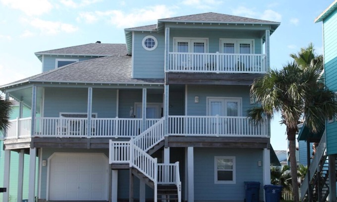 Sand Point House | Great Beach House for family and friends!