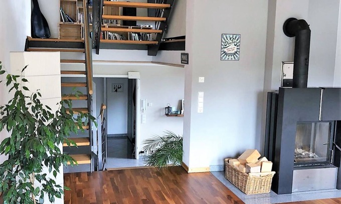 Beutelsbach Apartment | Great big apartment with fireplace and terrace