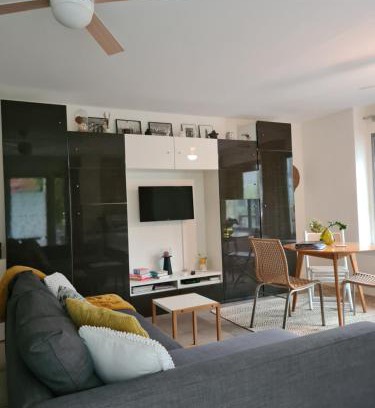 Amsterdam East Bed & Breakfast | GREAT CANAL STUDIO - AC, Water view & Free parking