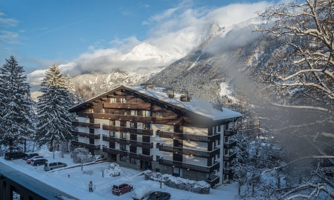 Chamonix City Centre Apartment | Great central location next to ski lifts and forest,spacious renovated apartment
