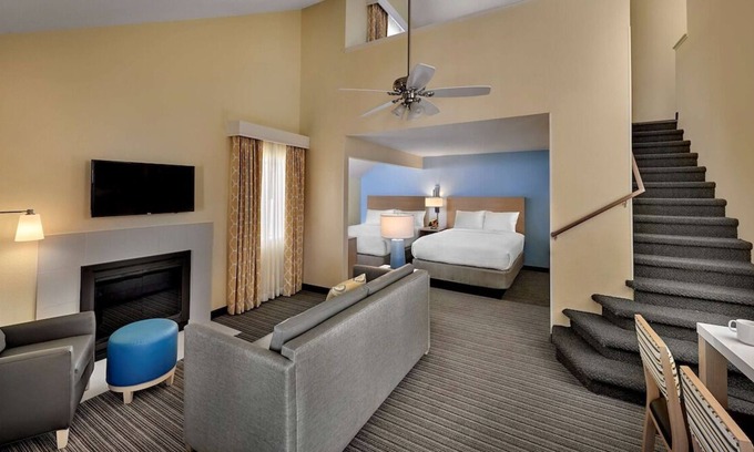 Sharonville House | Great Choice! 3 Relaxing Suites, Onsite Pool, Full Kitchen, FREE Grab-&-Go Bfast