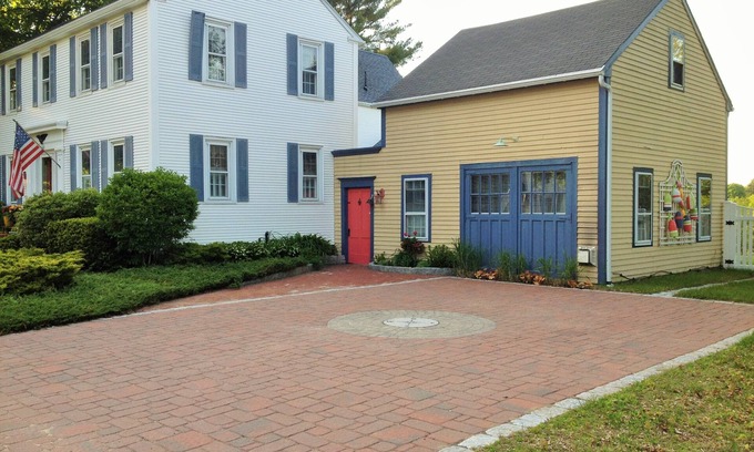 Kennebunk Cottage | Great Couple Get-Away - Pet-Friendly - Small Family Friendly too!
