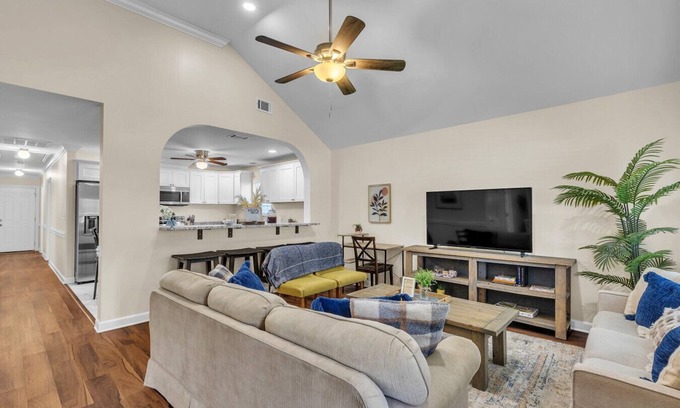 Garden City House | Great Downtown 4BR | 8 Beds + Foosball Fun
