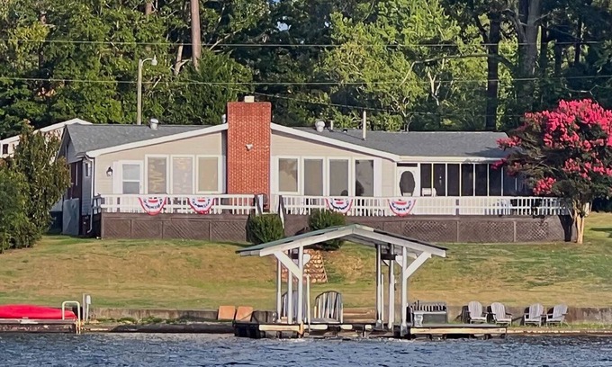 Cross Hill House | Great Escape on Lake Greenwood SC - comfortable lakefront home beautiful sunsets