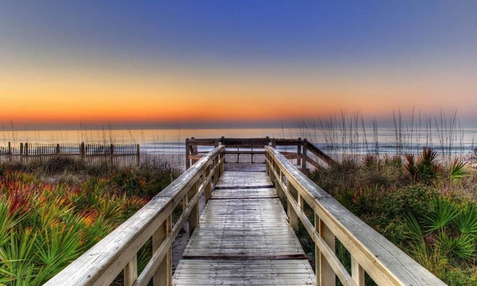 North Litchfield Beach Condo | Great Fall Getaway!