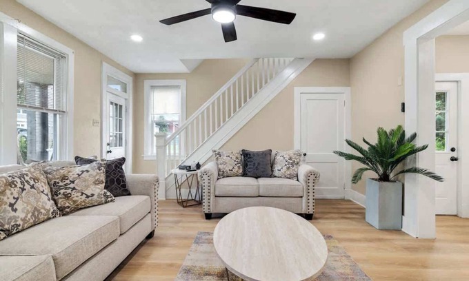 Pittsburgh House | Great for Extended Stays!