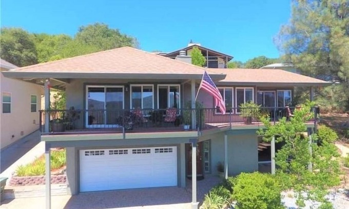 Oroville East House | Great for Large Families Lake House Lake Oroville!