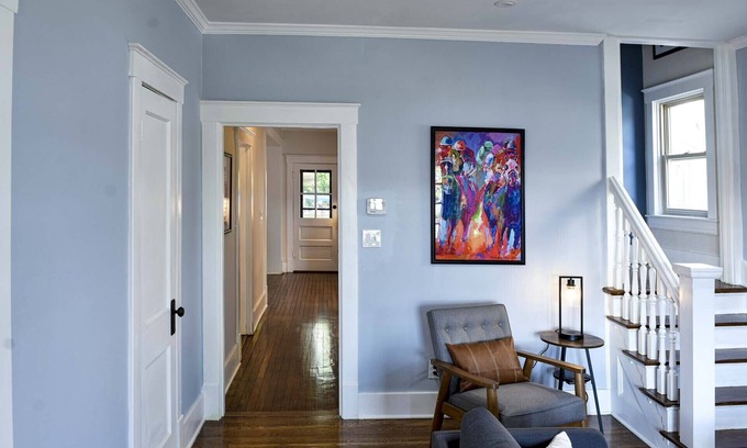 St. Matthews House | Great for large groups-The best location-Only steps from 6 bars & 40 restaurants