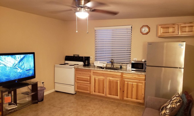 Blenman-Elm House | Great Furnished Guest House Central Tucson TV Wifi