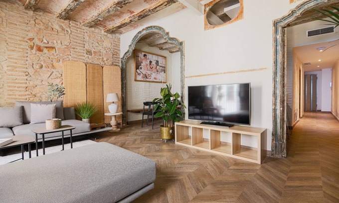 El Raval Apartment | Great historic apartment next to Ramblas. Newly renovated. Daily cleaning!
