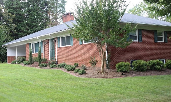 Sedgefield House | Great home close to all Greensboro & High Point Golf/Aquatics/Convention Center