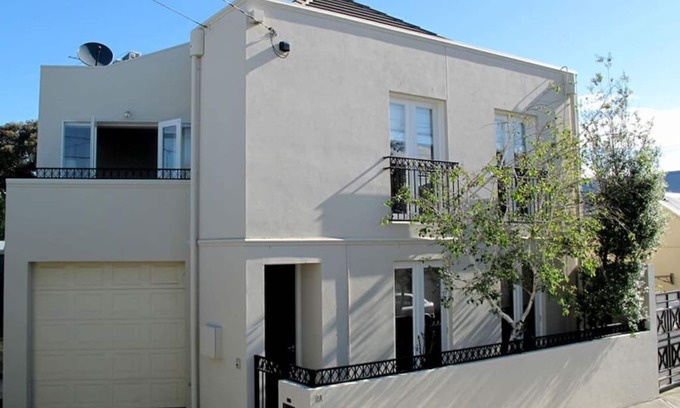 South Yarra House | Great Location, 3 Bedroom House with Off Street Parking