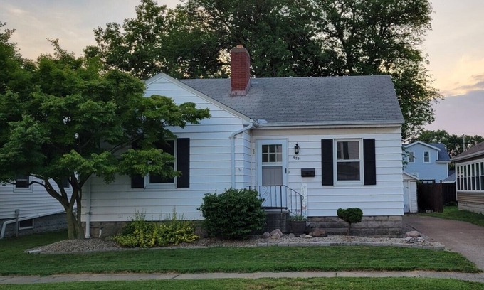 Sandusky House | Great Location - 3 miles to Cedar Point Park, 2.8 miles to CP Sports Force Park