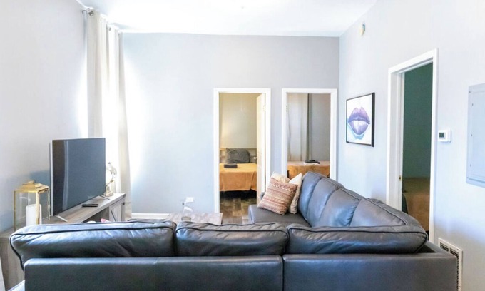 Bridgeport Apartment | Great Location. 5min to McCormick place. Downtown. Chinatown