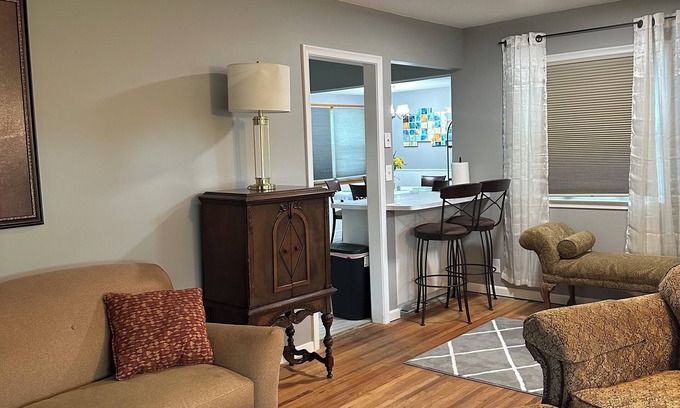 Richfield House | Great Location- Only 5-Min to Mall of America! And, 20-Min to both Mpls & StPaul