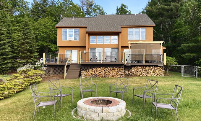 Belmont House | Great Location - Spectacular Home & Views!