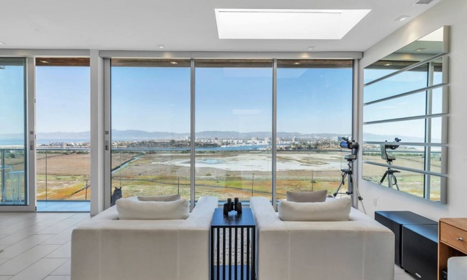 Playa Del Rey House | Great modern house with amazing views close to the beach