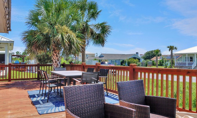 Mexico Beach House | ☀️Great Outdoor Space | Steps to Pool | Dubs Beach Retreat☀️