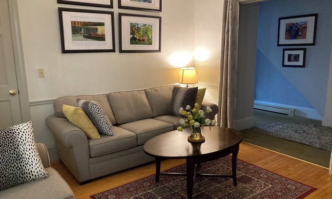 Portsmouth Apartment | Great Price, Very Classy 1 Bed Room Apt in a House Near Downtown Portsmouth