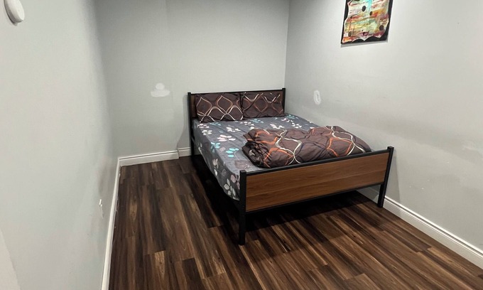 Brampton House | Great Room Near YYZ Brampton