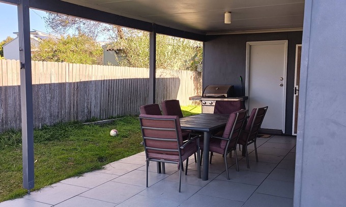Vincentia Villa | Great value by the beach