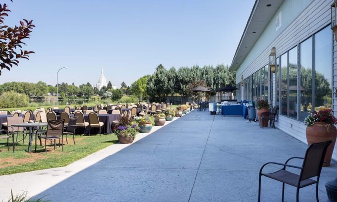 Idaho Falls Hotel | GREAT VIEW! IDAHO FALLS, 2 CHIC UNITS! POOL, SPA, JACUZZI!