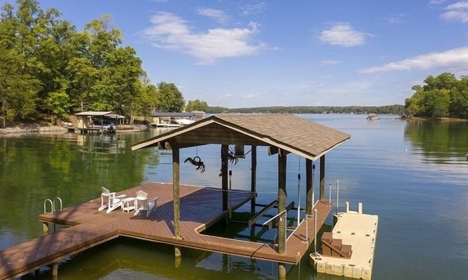 Huddleston House | GREAT VIEW OF MITCHELL'S POINT MARINA'S INDEPENDENCE DAY FIREWORKS! 3 Bedrooms, 1 Flex Room, 2½ Bat