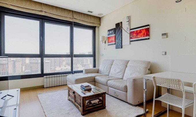 Hortaleza Apartment | Great Virgen del Cortijo-Manoteras 1BR w/Gym & Pool, by Blueground