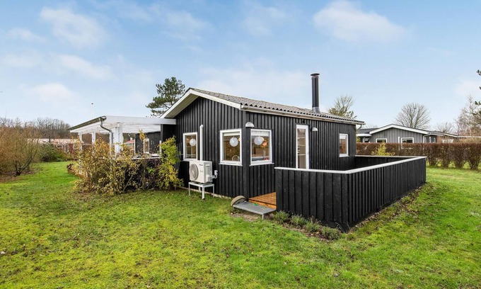 Diernæs Strandby House | Great wooden cottage in close proximity to the water.