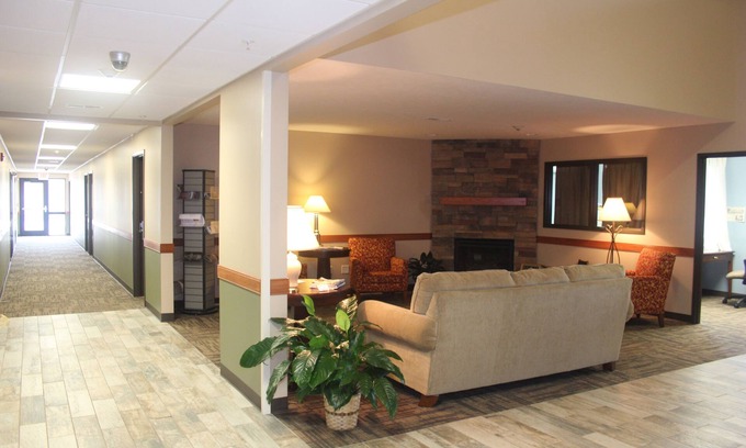 Pittsfield Hotel | Green Acres Hotel
