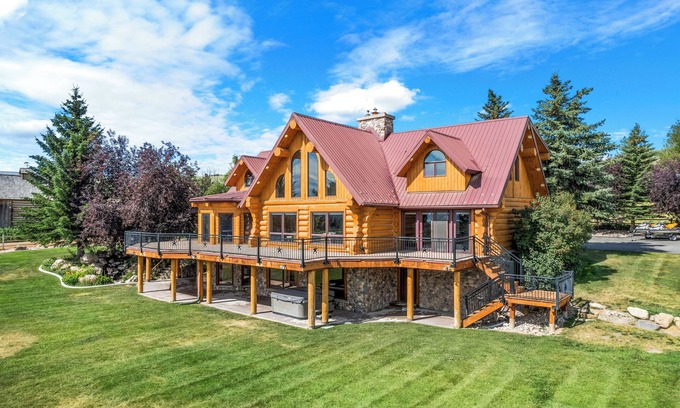 St. Charles Cabin | Green Canyon Estates-2 homes, hot tub, indoor sports court, 2 theater rooms