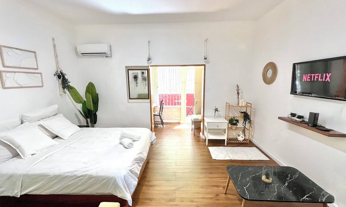 Haifa Apartment | Green Emerald
