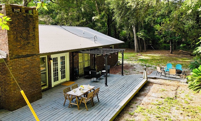 High Springs Cottage | Green Hideaway ! Your perfect retreat in nature!🍃