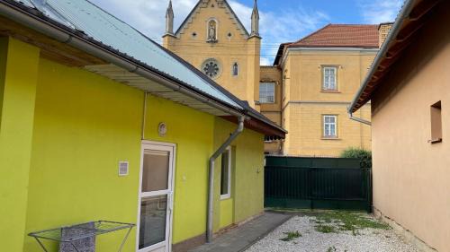 Roznava House | Green house