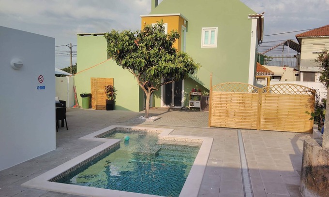 Nadadouro House | Green house with pool