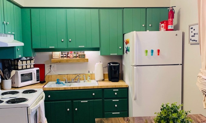 Canon City Apartment | “Green Mile” 1bed/1bath Apt in historic downtown Canon City