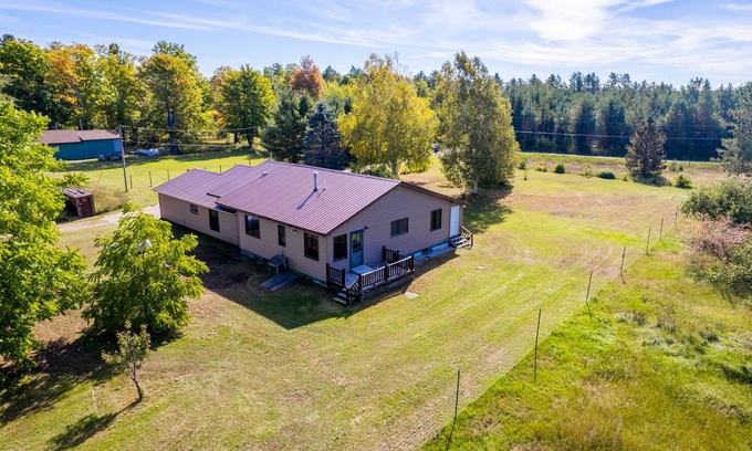 Newberry House | Green's Frosty Acres: A Fall Haven Near Trails and Tahquamenon Falls