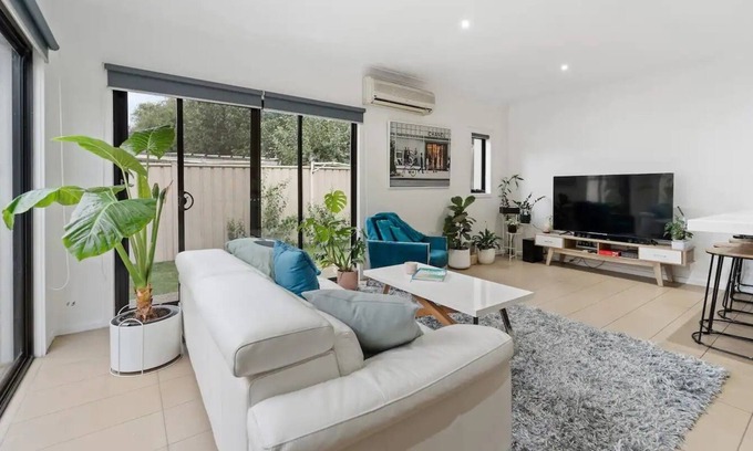 South Morang House | Green Serenity Modern/homely self check-In&Parking