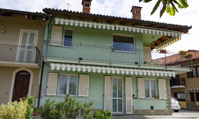 Diano d'Alba Apartment | GREEN SUNNY with garden surrounded by nature