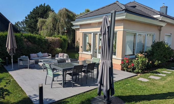 Chantraine House | Green town house