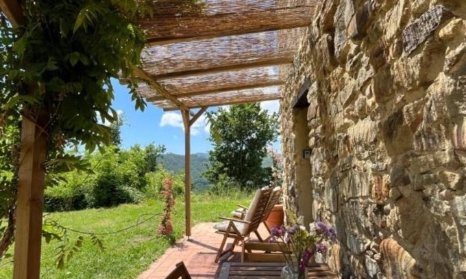 Brugnato House | Green Valley House: Bougainvillea